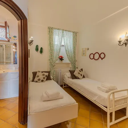 Nyaraló Suspiratella Mia Capri